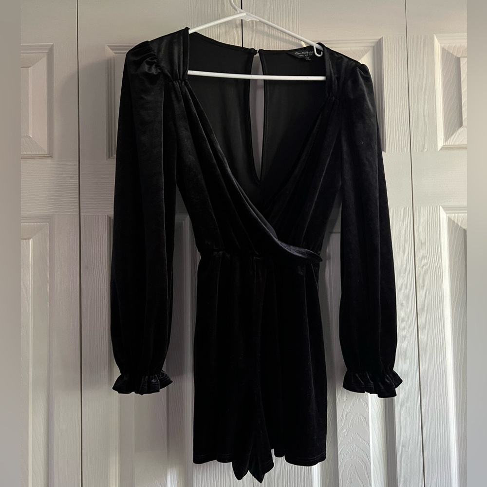 ASOS Black Velvet Long Sleeve Romper US 4